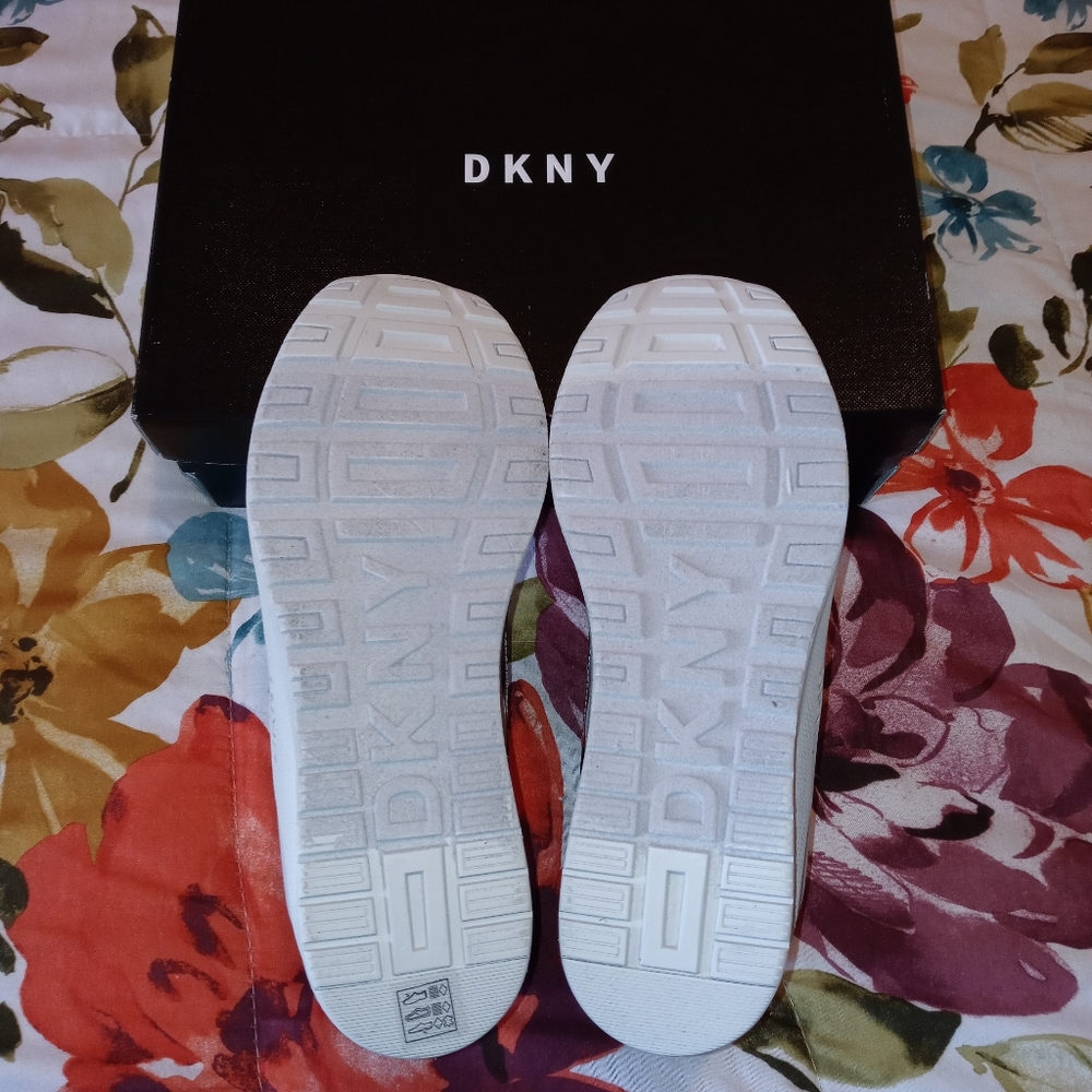DKNY LEO Wedge Sneaker - Picture 5 of 8
